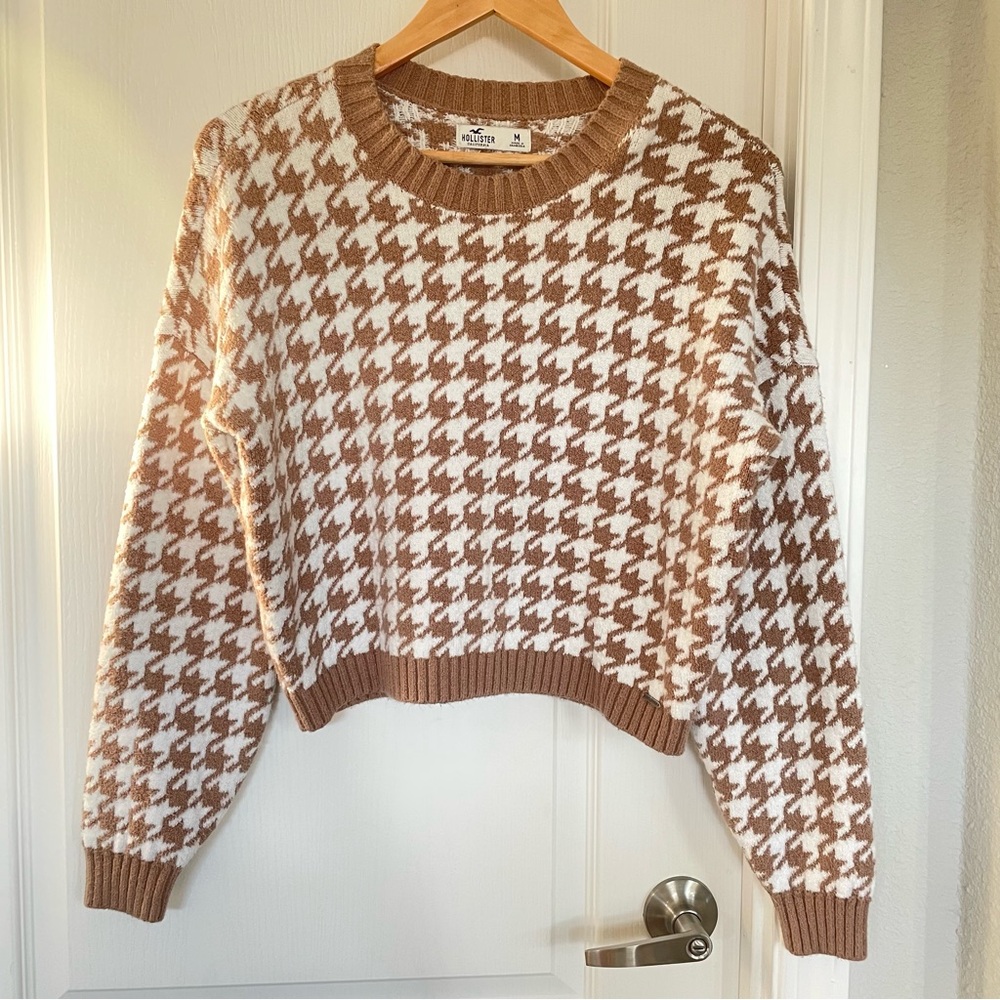 Hollister White and Brown Houndstooth Sweater Size Medium